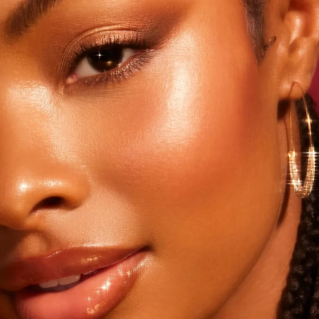 ELF e.l.f. Halo Glow Highlight Champagne Campaign Beauty Wand Best