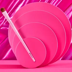 Essence 01 Throwing a Little Shade Eyeshadow Brush Online