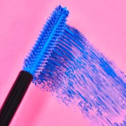 Essence I Love Extreme Blue Crazy Volume Mascara New